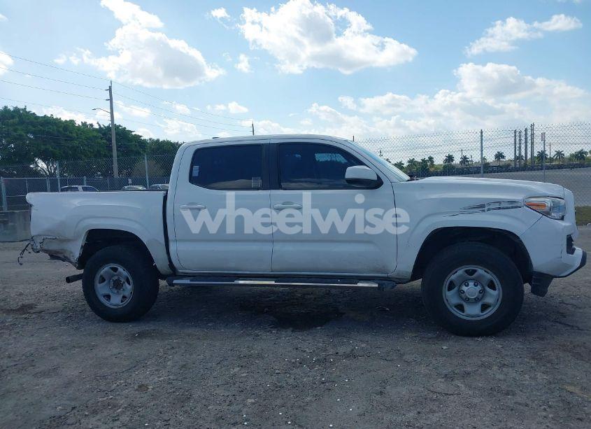 Photo 14 of 2018 Toyota Tacoma SR (VIN 5TFAX5GN0JX132165)