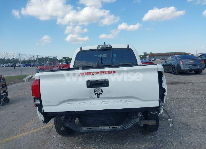 Photo 17 of 2018 Toyota Tacoma SR (VIN 5TFAX5GN0JX132165)