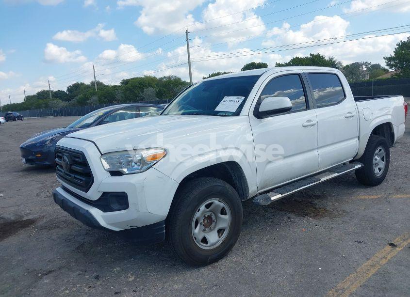 Photo 2 of 2018 Toyota Tacoma SR (VIN 5TFAX5GN0JX132165)