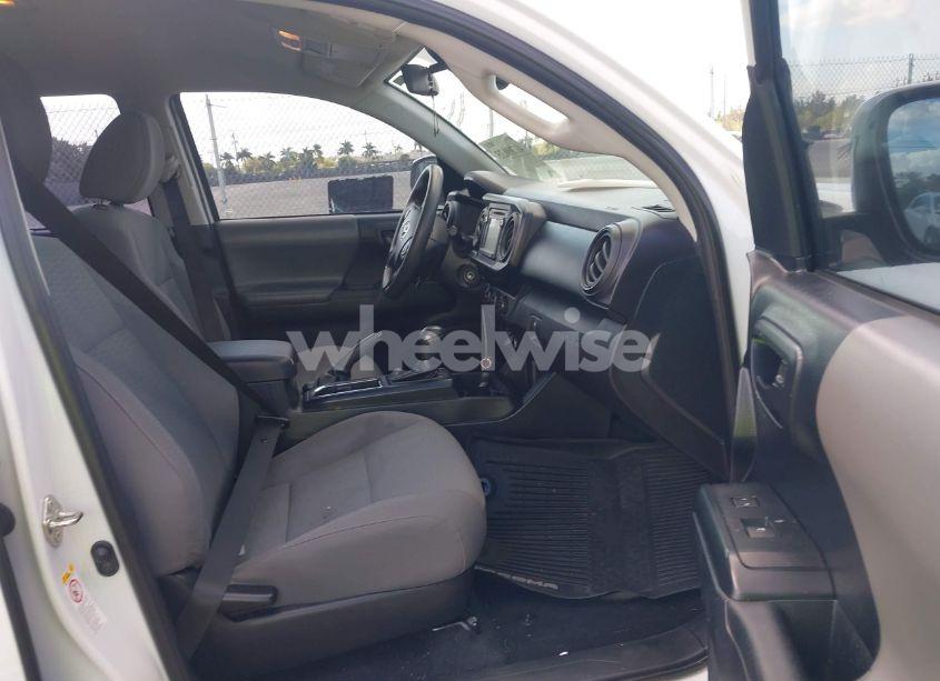 Photo 5 of 2018 Toyota Tacoma SR (VIN 5TFAX5GN0JX132165)