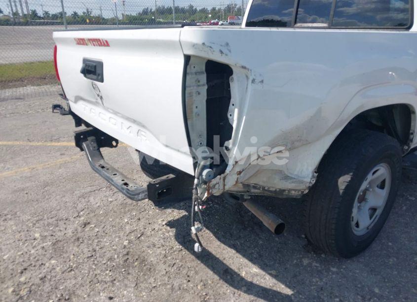 Photo 6 of 2018 Toyota Tacoma SR (VIN 5TFAX5GN0JX132165)