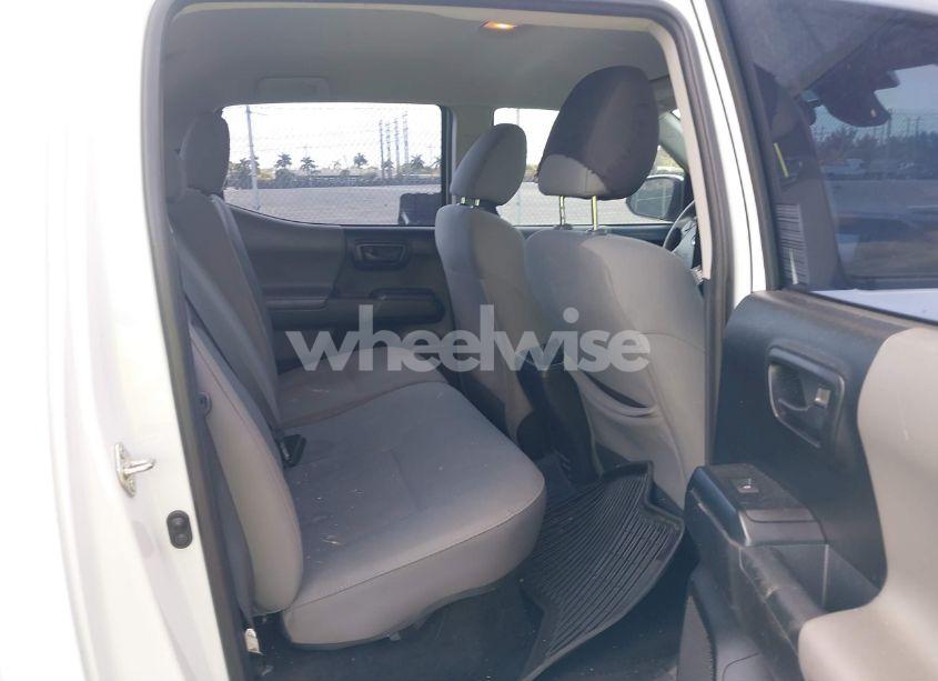 Photo 8 of 2018 Toyota Tacoma SR (VIN 5TFAX5GN0JX132165)