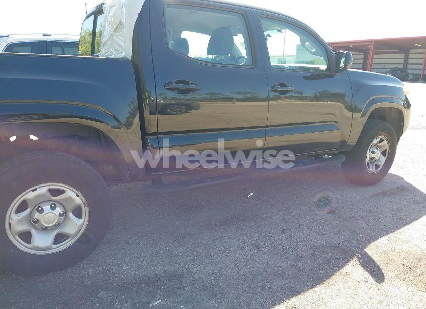 Photo 18 of 2016 Toyota Tacoma SR (VIN 5TFAX5GN1GX055850)