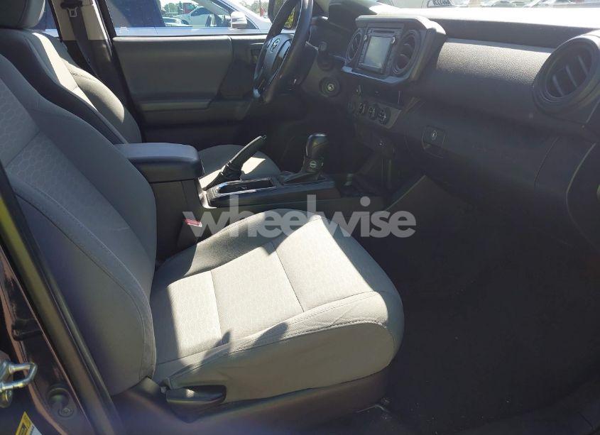 Photo 5 of 2016 Toyota Tacoma SR (VIN 5TFAX5GN1GX055850)