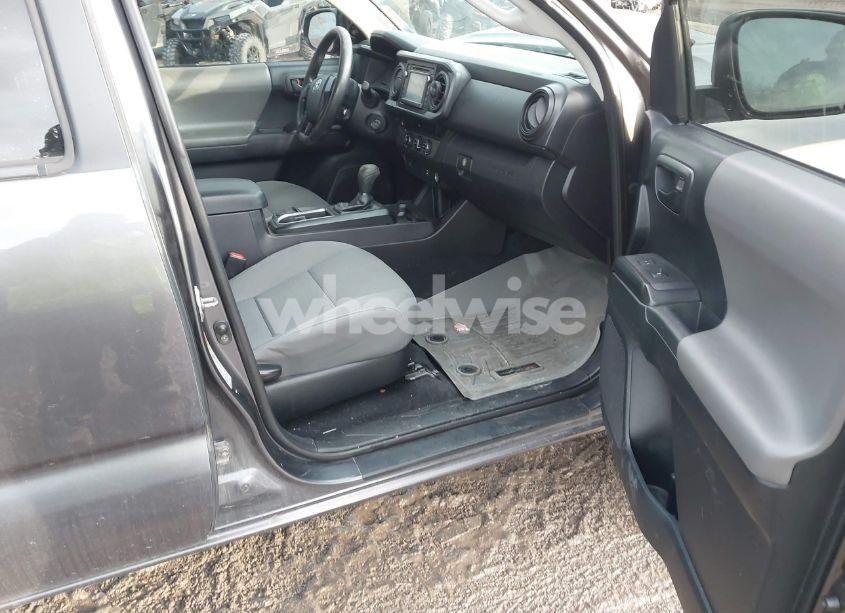 Photo 5 of 2016 Toyota Tacoma SR (VIN 5TFAX5GN1GX056450)