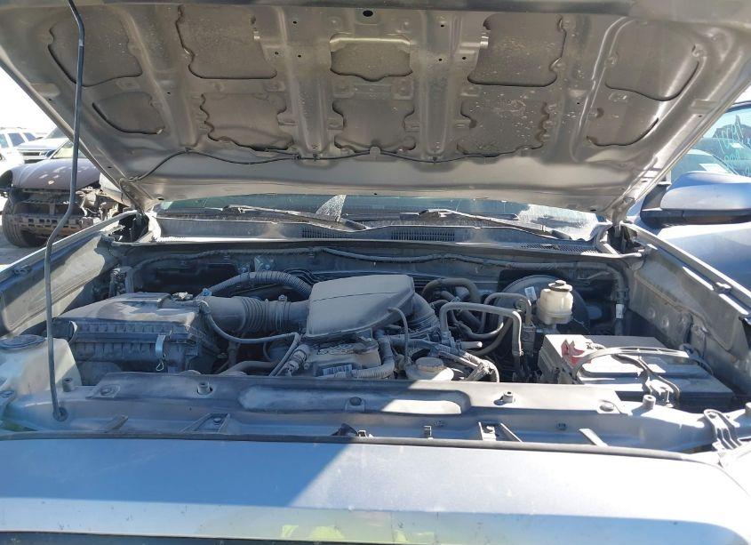 Photo 10 of 2019 Toyota Tacoma SR (VIN 5TFAX5GN1KX137621)