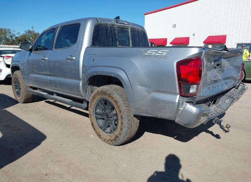 Photo 3 of 2019 Toyota Tacoma SR (VIN 5TFAX5GN1KX137621)