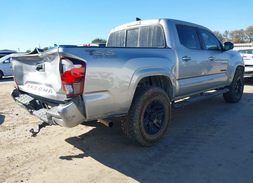 Photo 4 of 2019 Toyota Tacoma SR (VIN 5TFAX5GN1KX137621)