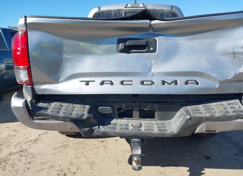Photo 6 of 2019 Toyota Tacoma SR (VIN 5TFAX5GN1KX137621)