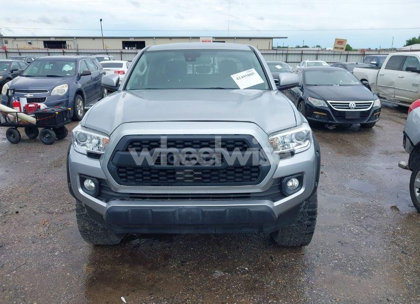 Photo 12 of 2020 Toyota Tacoma SR (VIN 5TFAX5GN1LX184813)