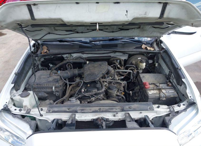 Photo 10 of 2016 Toyota Tacoma SR (VIN 5TFAX5GN2GX052486)