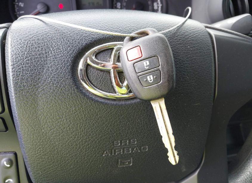 Photo 11 of 2016 Toyota Tacoma SR (VIN 5TFAX5GN2GX052486)