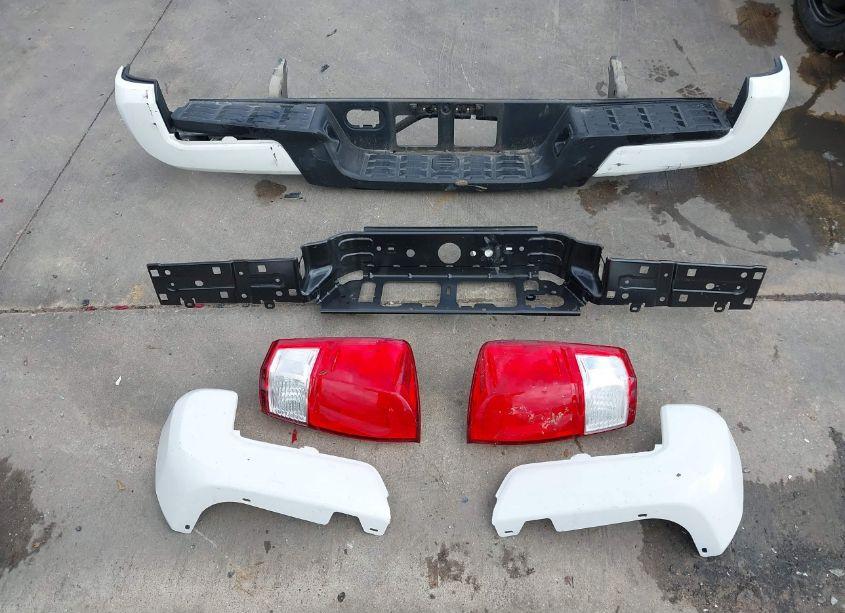 Photo 12 of 2016 Toyota Tacoma SR (VIN 5TFAX5GN2GX052486)
