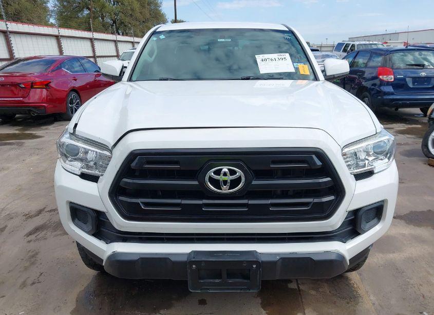 Photo 13 of 2016 Toyota Tacoma SR (VIN 5TFAX5GN2GX052486)
