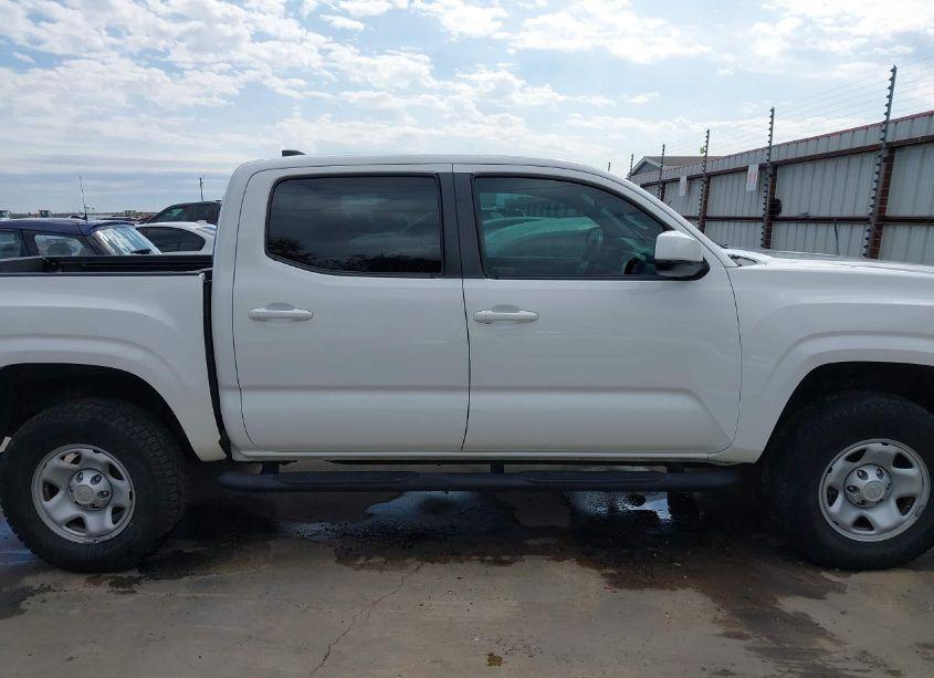 Photo 14 of 2016 Toyota Tacoma SR (VIN 5TFAX5GN2GX052486)