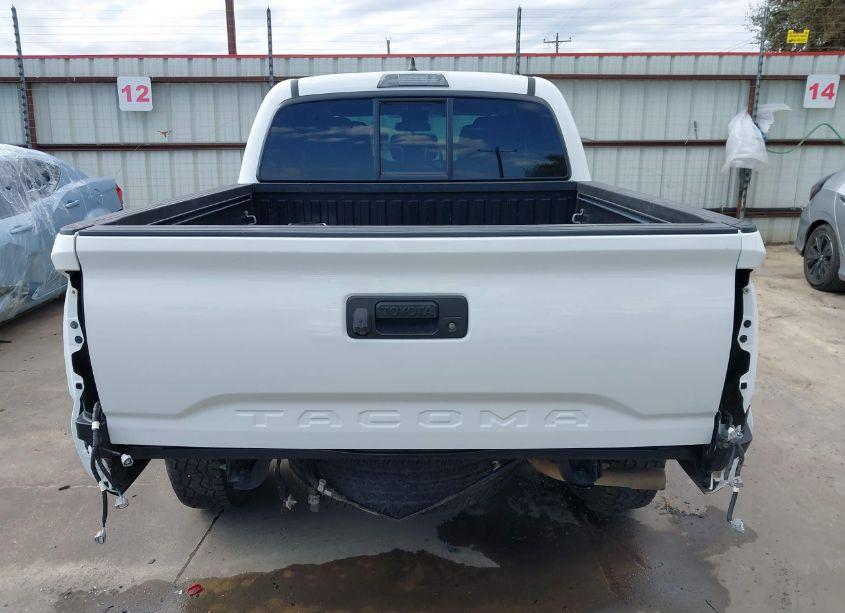 Photo 17 of 2016 Toyota Tacoma SR (VIN 5TFAX5GN2GX052486)
