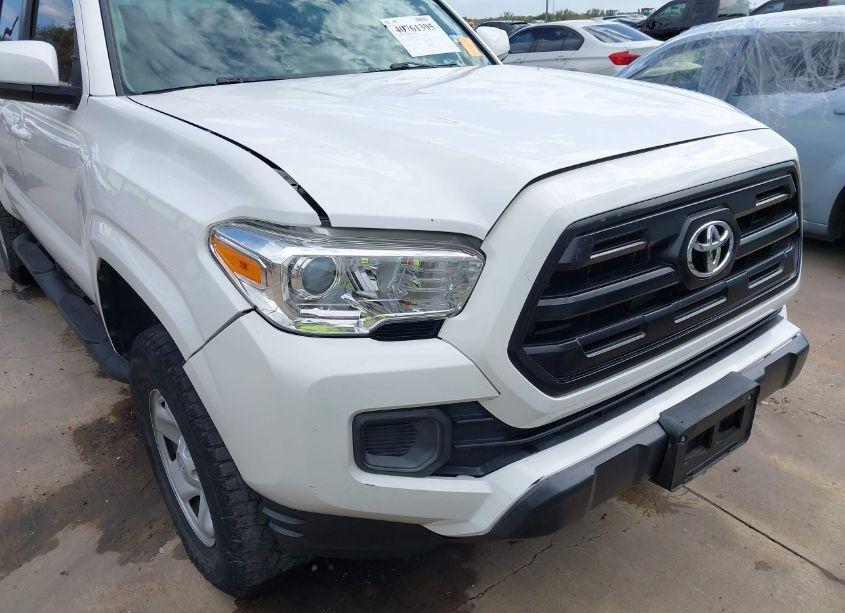 Photo 18 of 2016 Toyota Tacoma SR (VIN 5TFAX5GN2GX052486)