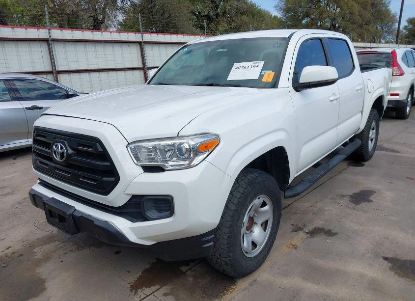 Photo 2 of 2016 Toyota Tacoma SR (VIN 5TFAX5GN2GX052486)