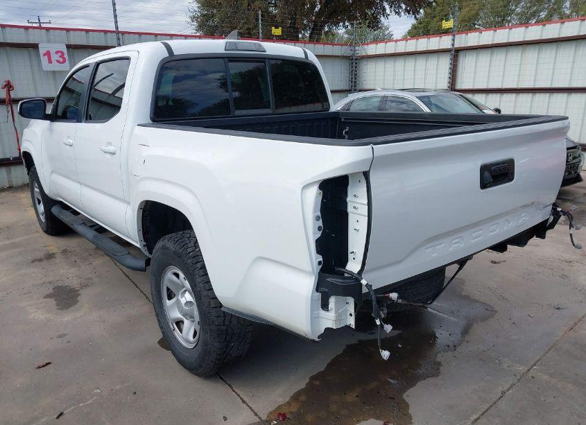 Photo 3 of 2016 Toyota Tacoma SR (VIN 5TFAX5GN2GX052486)