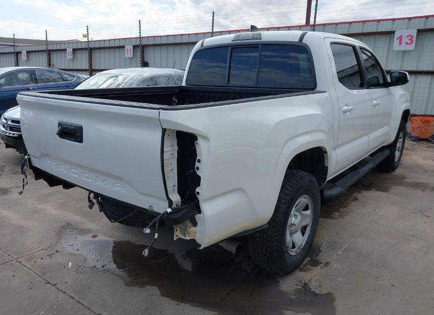Photo 4 of 2016 Toyota Tacoma SR (VIN 5TFAX5GN2GX052486)