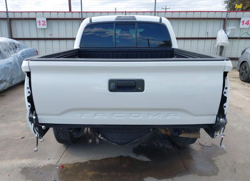 Photo 6 of 2016 Toyota Tacoma SR (VIN 5TFAX5GN2GX052486)