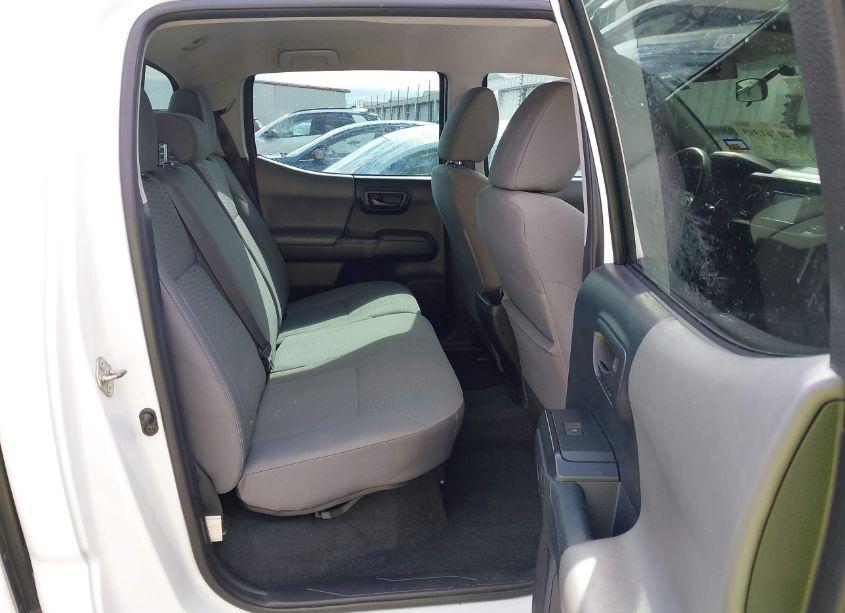 Photo 8 of 2016 Toyota Tacoma SR (VIN 5TFAX5GN2GX052486)