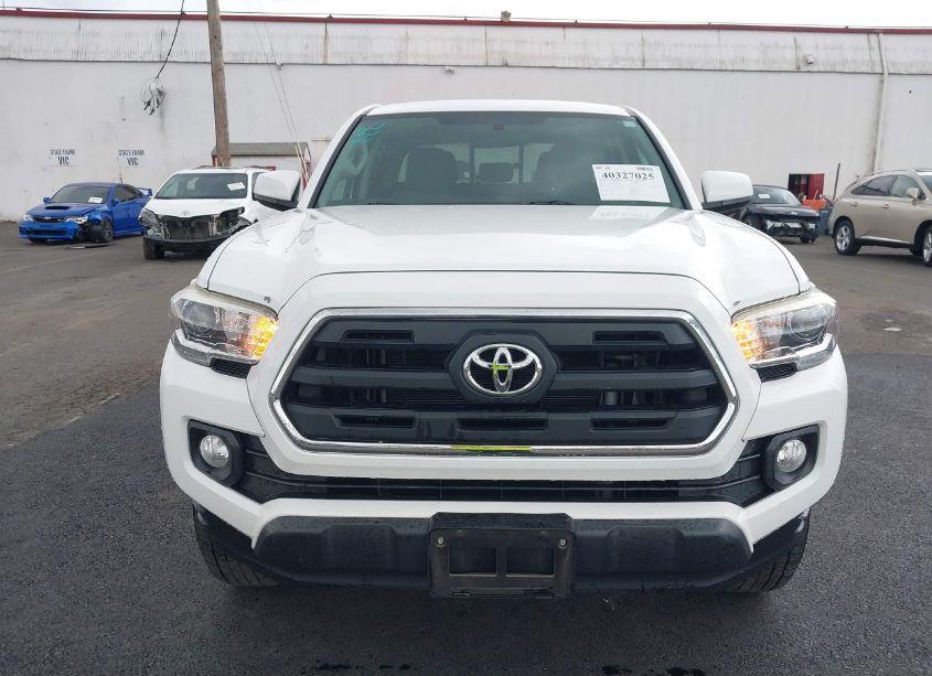Photo 13 of 2017 Toyota Tacoma SR5 (VIN 5TFAX5GN2HX081665)