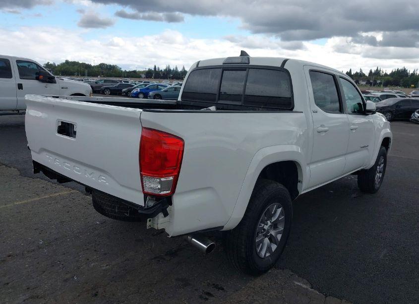 Photo 4 of 2017 Toyota Tacoma SR5 (VIN 5TFAX5GN2HX081665)