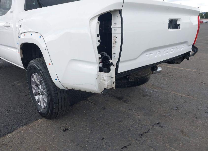 Photo 6 of 2017 Toyota Tacoma SR5 (VIN 5TFAX5GN2HX081665)