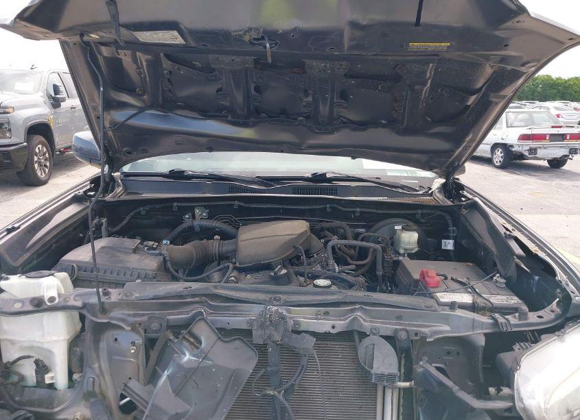 Photo 10 of 2017 Toyota Tacoma SR (VIN 5TFAX5GN2HX090947)