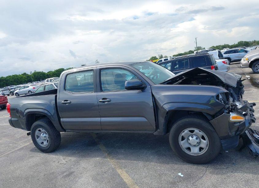 Photo 13 of 2017 Toyota Tacoma SR (VIN 5TFAX5GN2HX090947)