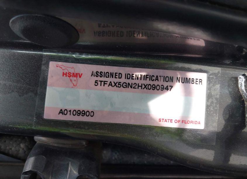 Photo 9 of 2017 Toyota Tacoma SR (VIN 5TFAX5GN2HX090947)