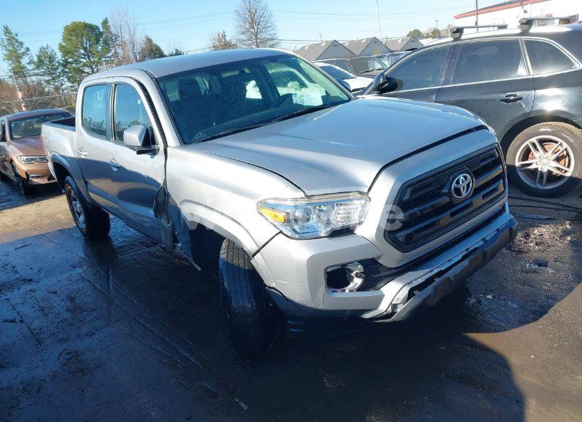 2017 Toyota Tacoma SR (VIN 5TFAX5GN2HX096442) main photo