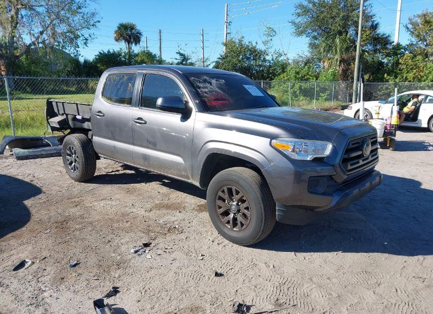 2019 Toyota Tacoma SR (VIN 5TFAX5GN2KX152712) main photo