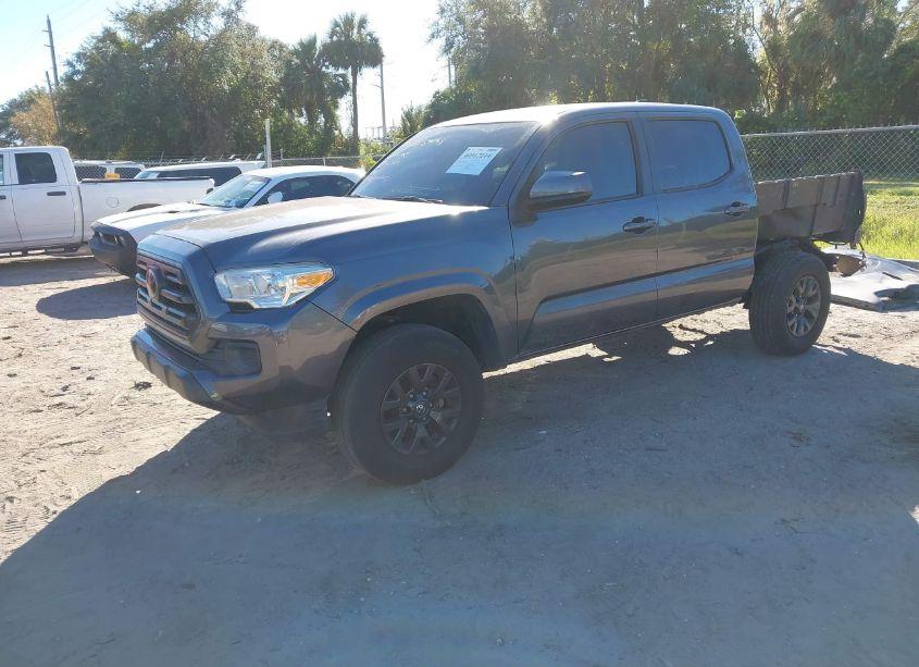 Photo 2 of 2019 Toyota Tacoma SR (VIN 5TFAX5GN2KX152712)