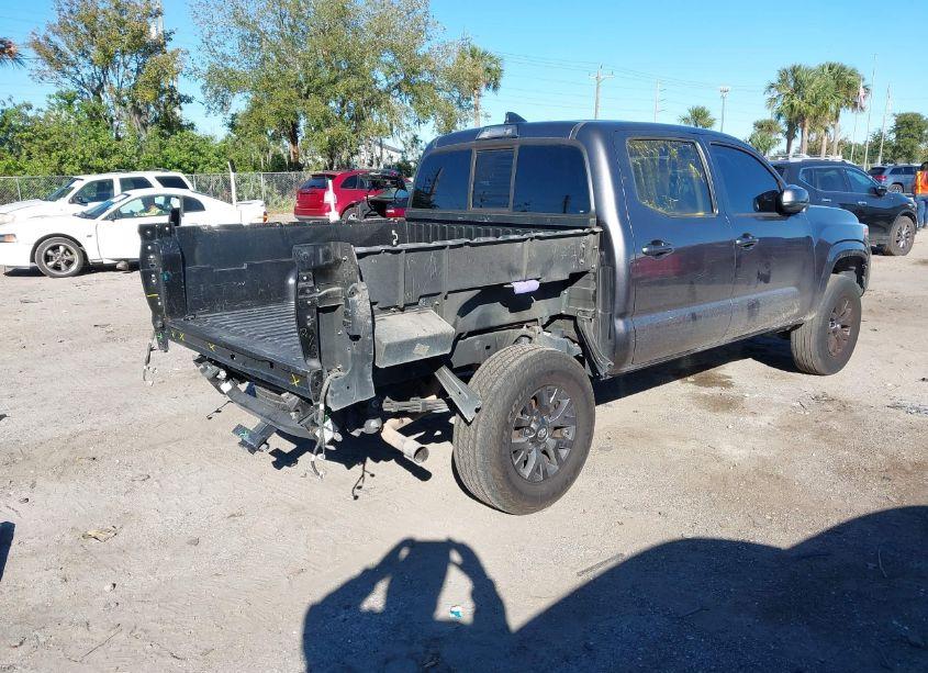 Photo 4 of 2019 Toyota Tacoma SR (VIN 5TFAX5GN2KX152712)