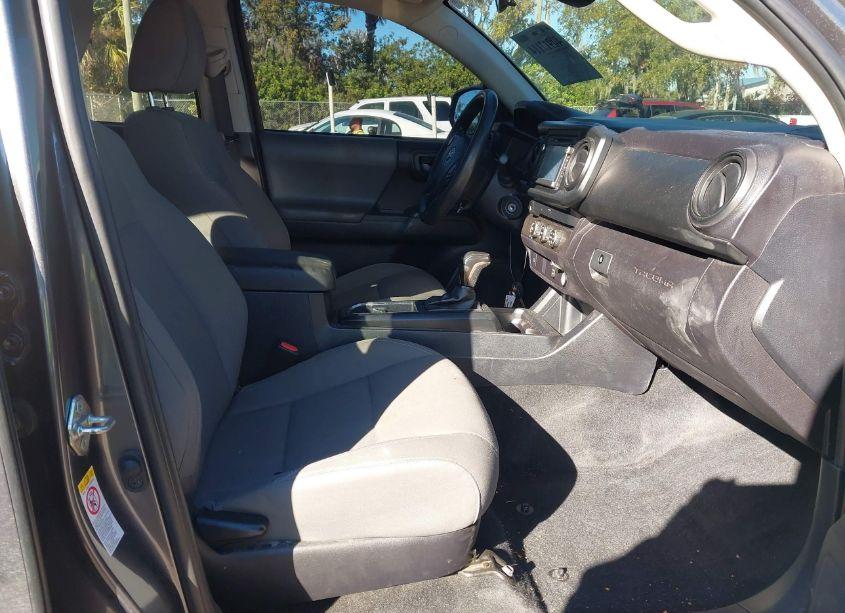 Photo 5 of 2019 Toyota Tacoma SR (VIN 5TFAX5GN2KX152712)