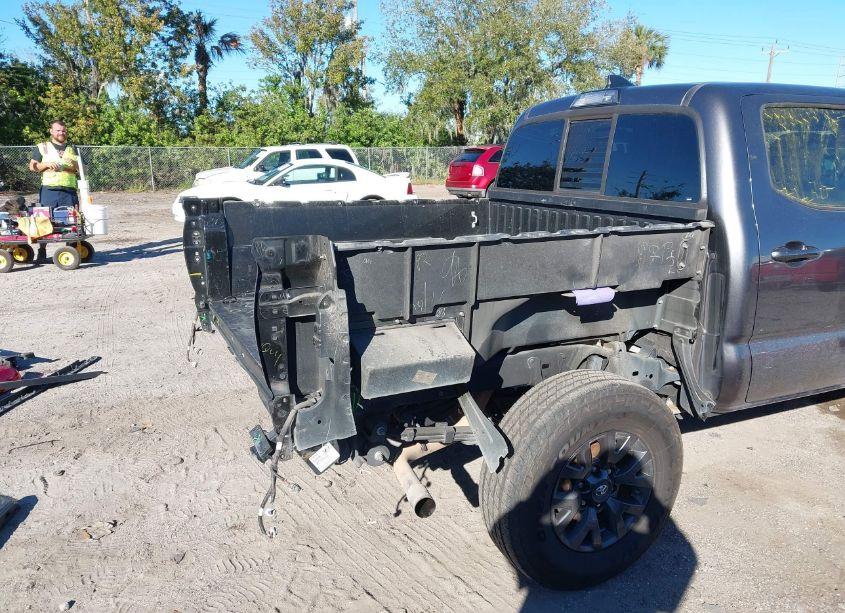 Photo 6 of 2019 Toyota Tacoma SR (VIN 5TFAX5GN2KX152712)