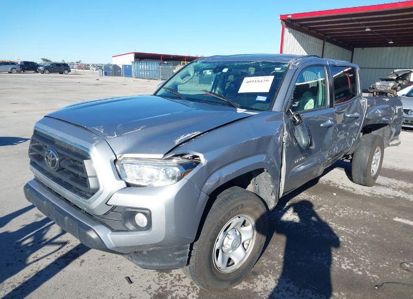 Photo 2 of 2020 Toyota Tacoma SR5 (VIN 5TFAX5GN2LX176669)