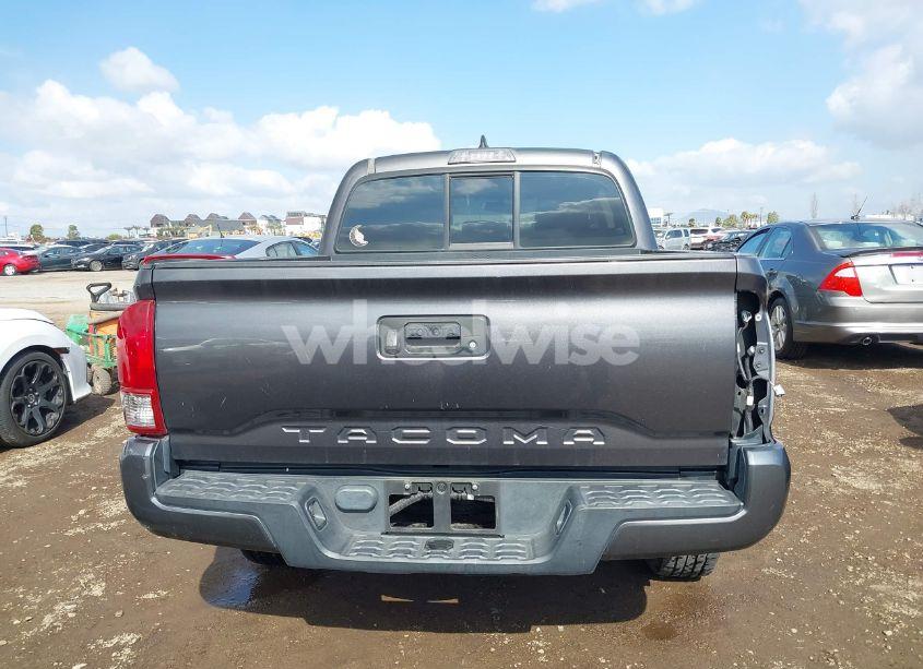 Photo 17 of 2016 Toyota Tacoma DOUBLE CAB/SR/SR5 (VIN 5TFAX5GN4GX070617)