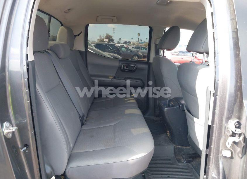 Photo 8 of 2016 Toyota Tacoma DOUBLE CAB/SR/SR5 (VIN 5TFAX5GN4GX070617)