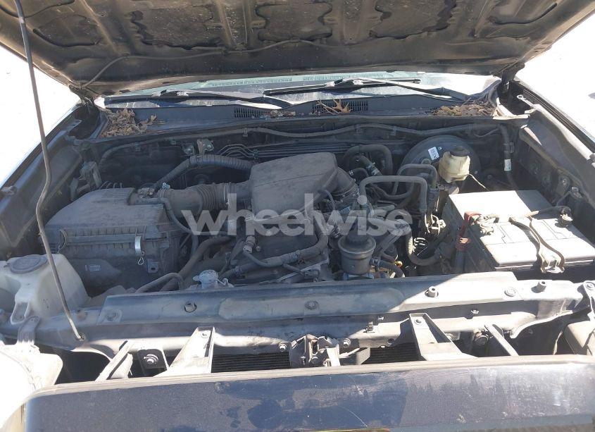 Photo 10 of 2017 Toyota Tacoma SR (VIN 5TFAX5GN4HX094952)