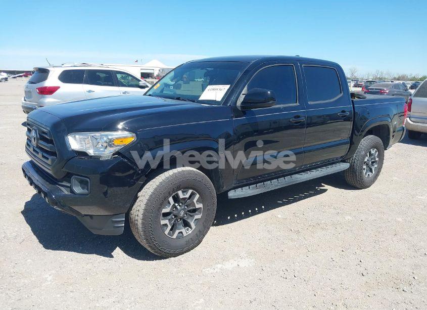 Photo 2 of 2017 Toyota Tacoma SR (VIN 5TFAX5GN4HX094952)