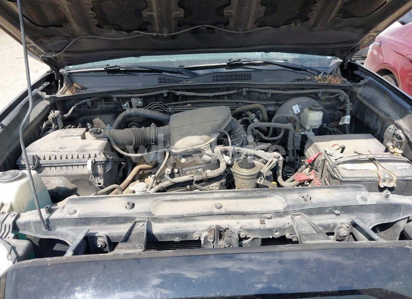 Photo 10 of 2018 Toyota Tacoma SR (VIN 5TFAX5GN4JX129995)