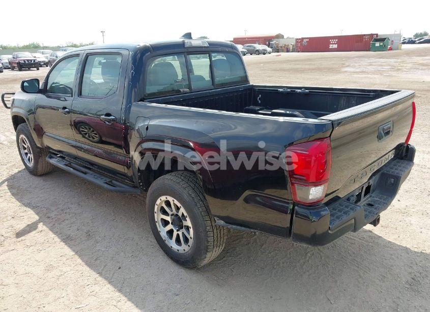 Photo 3 of 2018 Toyota Tacoma SR (VIN 5TFAX5GN4JX129995)