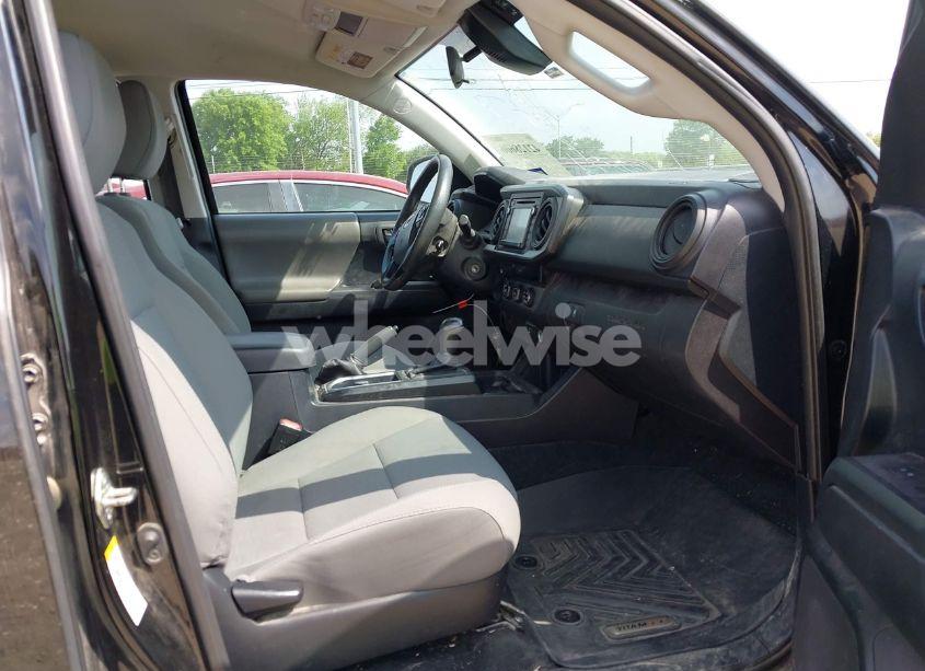 Photo 5 of 2018 Toyota Tacoma SR (VIN 5TFAX5GN4JX129995)