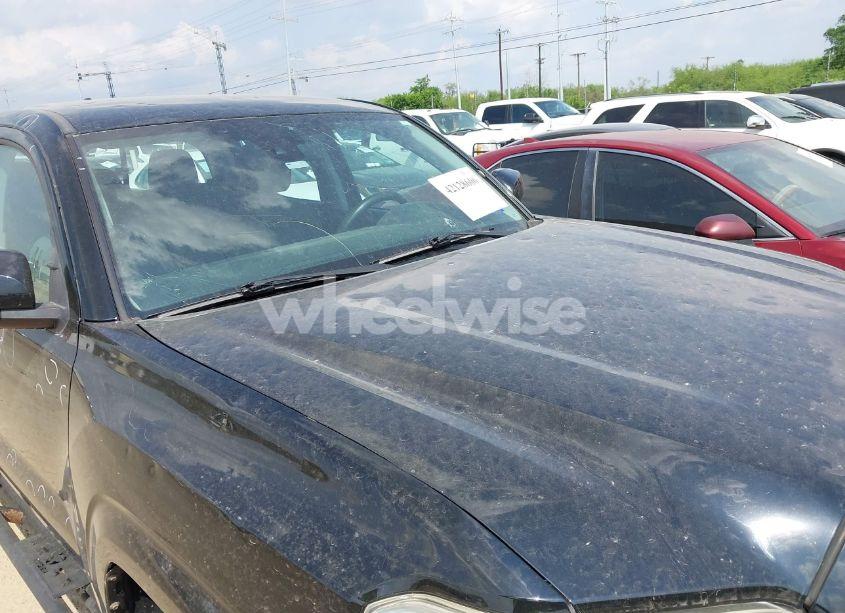 Photo 6 of 2018 Toyota Tacoma SR (VIN 5TFAX5GN4JX129995)