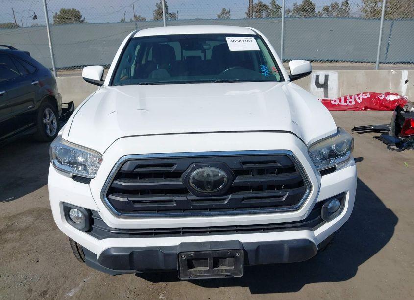 Photo 13 of 2018 Toyota Tacoma SR5 (VIN 5TFAX5GN4JX130404)