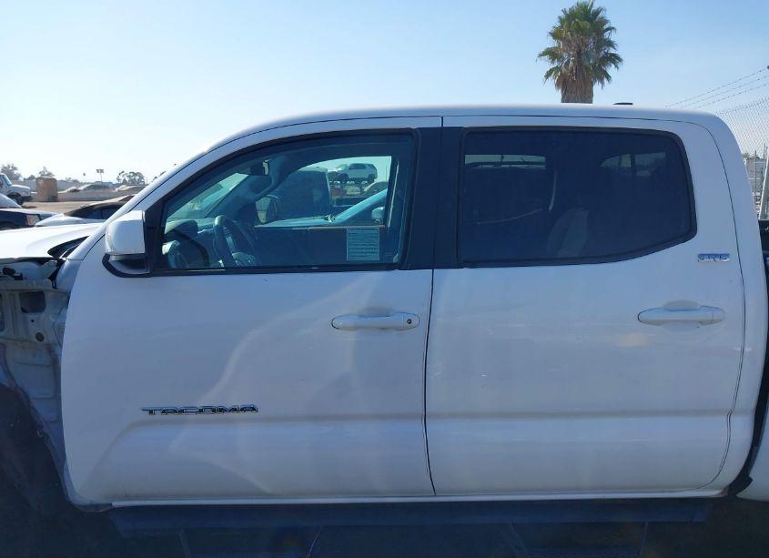 Photo 15 of 2018 Toyota Tacoma SR5 (VIN 5TFAX5GN4JX130404)