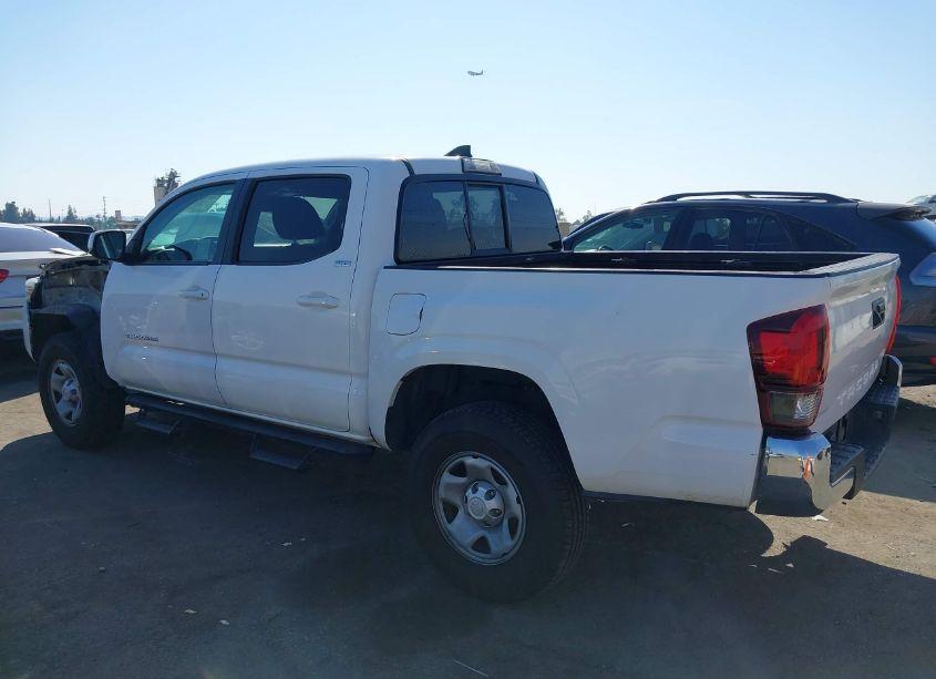 Photo 3 of 2018 Toyota Tacoma SR5 (VIN 5TFAX5GN4JX130404)